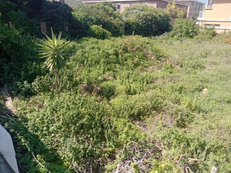 6 Bedroom Property for Sale in Wavecrest Eastern Cape